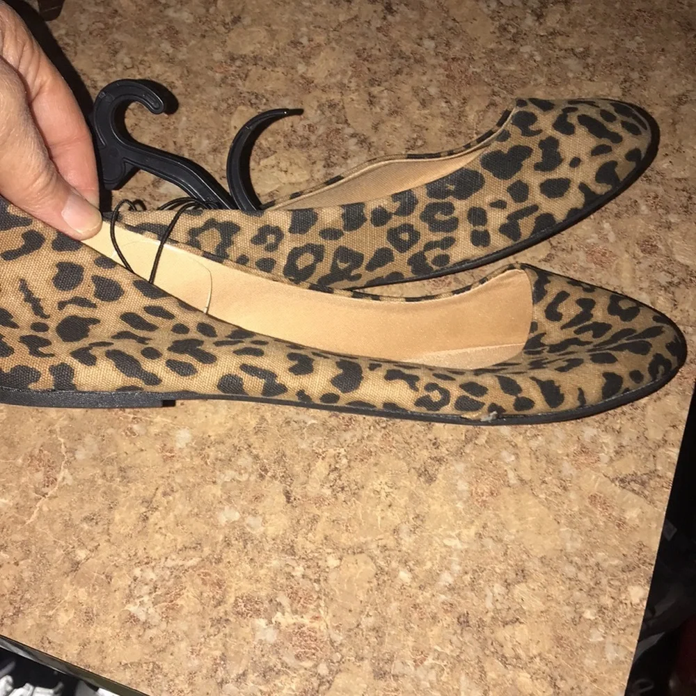 NWT Women’s Canvas Flats - Picture 4 of 6